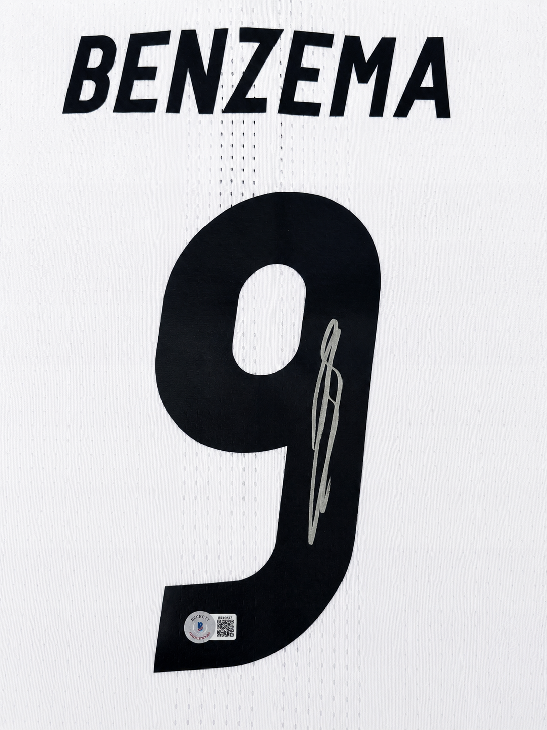 maillot real madrid karim benzema – signature dos – beckett authentification maillot real madrid karim benzema – signature dos – beckett authentification
